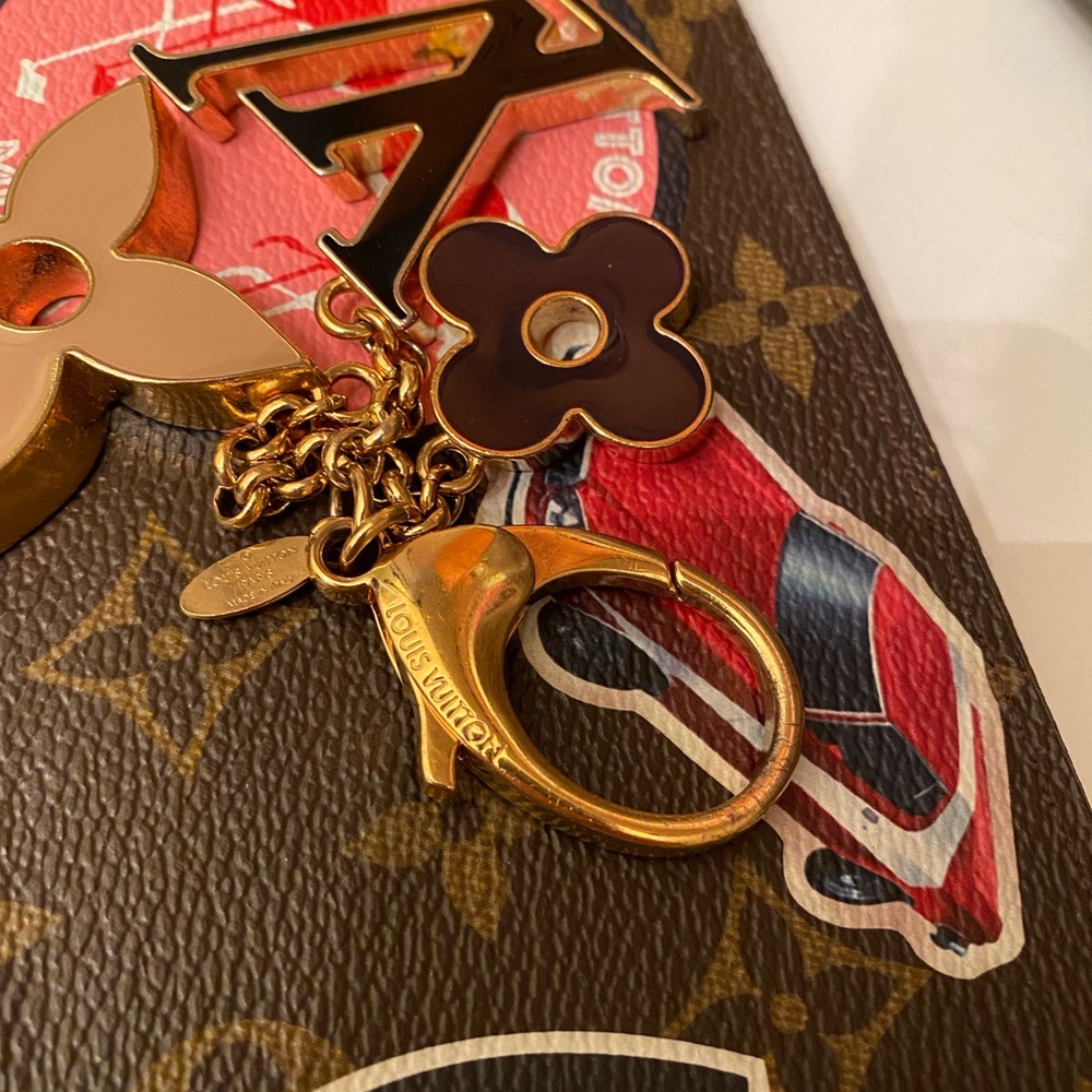 ❤️TRADED❤️Louis Vuitton FLEUR DE MONOGRAM BAG CHARM - Picture 6 of 7